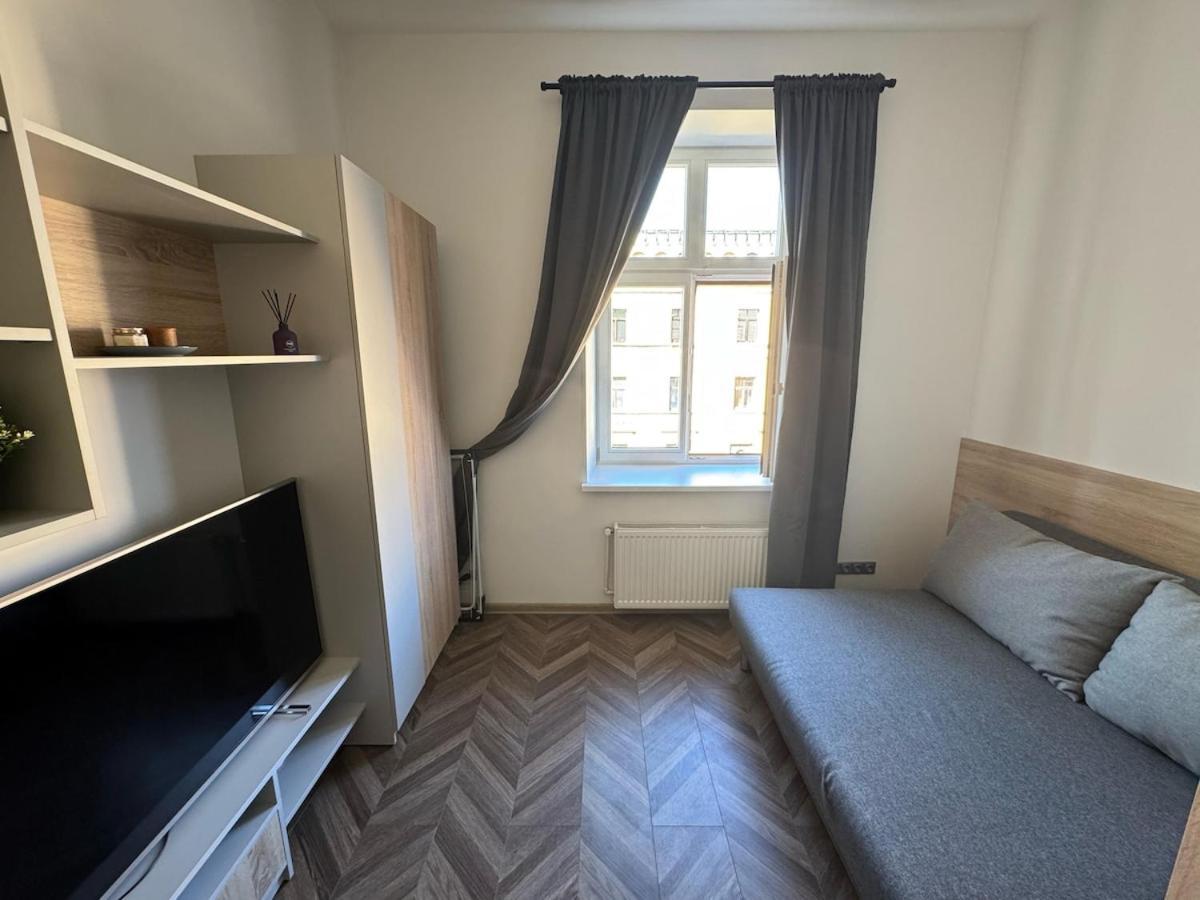 Center Gem - Perfect Location! *